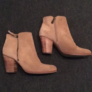GUESS WGFloura Tan Suede Booties sz 10